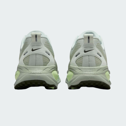 Vomero 18 Light Silver